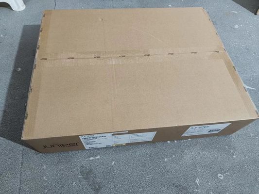 Toma del babor de la CA del interruptor 32x100G 1U de la empresa de QFX5120-32C-AFO y extractor lateral de la fuente de alimentación
